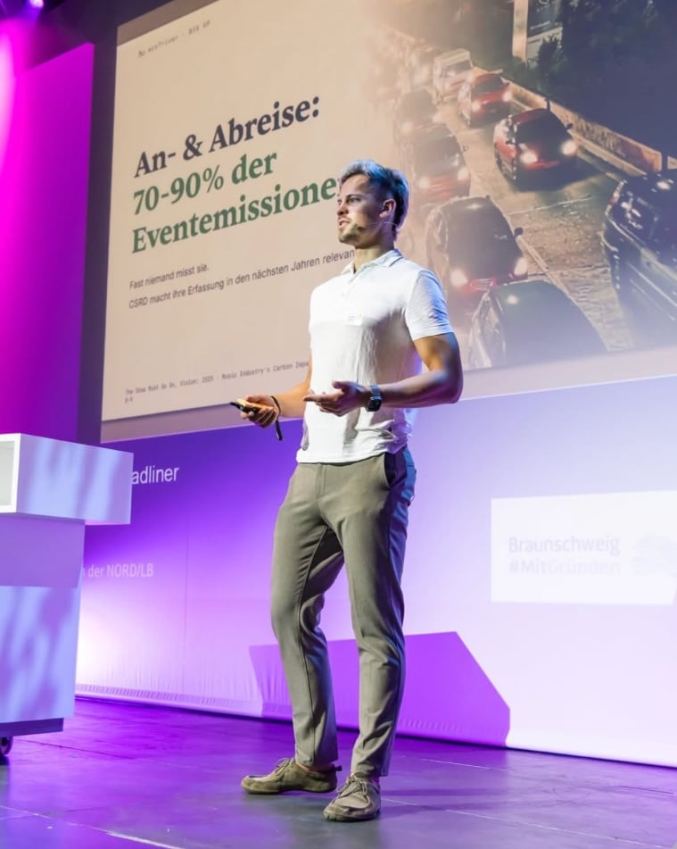 Dominic Thormann on stage at the BIG UP Startup Summit in Braunschweig